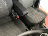 センターコンソールトレイ