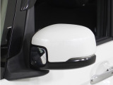◆ドアミラーウインカー◆ドアミラーにウインカーを装備しています。対向車に自身の進行方向を合図し安全に運転できます。