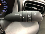 ライトスイッチです。「AUTO」にすると外の明るさに応じてスモールライト・ヘッドライトが自動でON・OFFします。夕暮れ時や屋内駐車場、トンネルなどに便利です。フォグランプもON・OFFできます。
