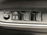 パワーウィンドは今や当たり前の機能ですが、無いと困る機能です。運転席からの操作で、全席の窓を振るオープンにしたり、フルクローズが可能です。
