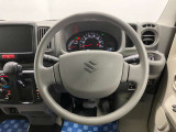 【ハンドル回り】インテリアに合わせたデザインのステアリングは、運転される方のことも考え、運転しやすい形状、大きさです。ぜひ一度、実際に触ってお確かめください。