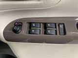パワーウインドウスイッチ、いたずら防止・挟みこみ防止に、ウインドウロックスイッチを使用ください。便利な電動可倒式ミラースイッチ
