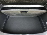 トランクボードの下側にも嬉しい収納があります。