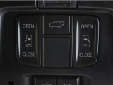 両側パワースライドドア付きだから、狭い駐車スペース等での乗り降り楽々!小さなお子様のいるご家庭には嬉しい装備。