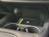 ★ワイヤレス充電器★スマートフォンを置くだけで充電可能。ケーブルをつなぐ煩わしさがありません