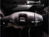 MINIの内装はとにかく『円』に拘ったデザインコンセプトが一目で伝わってきます。これほど円形に拘った車は他に御座いません。伝統のデザイン、トグルスイッチなど遊び心のある内装で御座います。