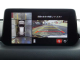 周囲の見通しを高めた設計、狭い場所での取り回しや駐車をサポートする全周囲カメラ(360&deg;ビューモニター)を装備。上空から見下ろす視点の画面を見ながらの操作で、感覚が掴みやすく駐車が楽になります。