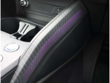 Audi正規ディーラーが高品質をお約束。高度な訓練・教育を受けたAudi専任メカニックが、100項目にもおよぶ精密な点検を実施いたします。すべてをクリアしたAudi車だけが、あなたのお手元に届けられるのです。