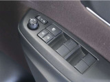 電動格納&ミラー角度調整機能付きです。