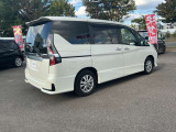 日産自動車認定のクオリティショップ」3つのお約束: 3≫「店&rArr;清潔で明るく、さらに快適なお店へ」 展示スペースがしっかり確保されているので、実際に見て乗って納得のいくまでご検討いただけます。
