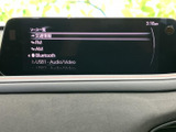 お好みの音楽を高品質で楽しめます。Bluetooth接続やUSB接続など、多様な再生方法に対応し、カーライフを豊かに彩ります。