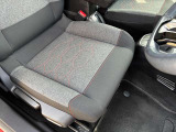 愛車のシート・インテリアをキレイなまま保つことができるルームコーティングをおすすめしております。本革シートだけでなくファブリックシートのお車でも効果を発揮致します。