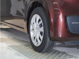 ◆純正ホイール装着車◆シンプルなデザインのホイールキャップ付きです。