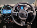 ミニ独特のゴーカートフィーリングと呼ばれる軽快なハンドリングはAT車、MT車のどちらでも楽しめます。