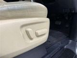 パワーシート搭載。微妙な調整が手軽にでき、ピッタリのポジションで運転することが可能です。