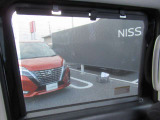 便利で嬉しい装備、セカンドシートにロールサンシェイド、