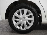 ◆純正ホイール装着車◆シンプルなデザインのホイールキャップ付きです。