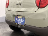 【後退時ブレーキサポート】リヤバンパーに4つの超音波センサーを内蔵し、車両後方にある障害物を検知。透明なガラスなども検知でき、コンビニの駐車場などでの衝突回避をサポートします。
