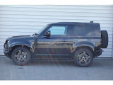 プライバシーガラスは、外部から車内の様子を見えにくくするため、車内の物品や乗員がターゲットにされるリスクを減らします。車内に何があるかを判断しづらくなり、車両がターゲットになりにくくなります。