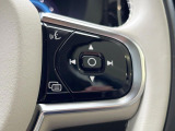 【ステアリングスイッチ】運転中、前方から目線をそらさずにオーディオ等の操作ができるよう、適切に配置されたスイッチ類。安心&快適なドライブを演出してくれる便利な機能です。