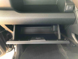よく使うものが手を伸ばせばすぐ届く、機能面で充実した収納。