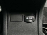 停電などの非常時には電源としても使える100V/1500Wコンセントを車内に設置。電気製品にも対応し、普段使いにもアウトドアでも大活躍!
