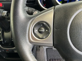 ステアリングにオーディオ操作スイッチが付いています。オーディオ画面に直接タッチしなくても操作が出来ますので、運転に集中できます。