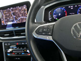 設定したスピードを上限に自動で加減速をし、一定の車間距離を保つ事で長距離運転の疲労を軽減する【ACC】が装備。