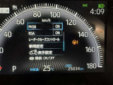 レーダークルーズコントロールです。 前の車との距離をレーダーで測り一定の車間距離に保ってくれますよ。詳細はスタッフまで。