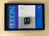 メンテナンスノート【点検整備記録簿・保証書】、取説も揃ってます。スマートキーはバッグなどにしまったままボタン操作でエンジン始動・停止やハイブリッドシステムの起動や停止ができて大変便利です