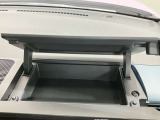 インスト運転席アッパーボックス・散らかりがちな駐車券やガソリンの領収書、小物などをサッと置いて、蓋を閉めてスッキリ収納できます。