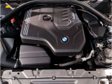 【BMWエンジン】革新的なガソリン・エンジン・テクノロジーによる高性能かつ高効率。レスポンスの良いパワーを発揮。常にスムーズな吸気を実現しアクセル開度にダイレクトに反応しドライビングを楽しく演出。