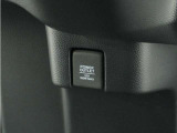 ◆アクセサリーソケット◆ドラレコの電源やスマートフォンの充電等に使用できる便利な電源ソケット!使いやすい場所に装備されています。