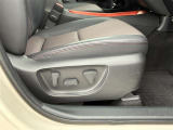 パワーシート搭載。微妙な調整が手軽にでき、最適なポジションで運転することが可能です。