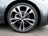 【アルミホイール】アルミホイール 5ツインスポーク ブラックメタリック ポリッシュト(Audi sport)8.5J&times;20+245/35 R20タイヤ(右前)