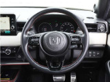 【バニティミラー】運転席、助手席共にサンバイザーにバニティミラーを装備。