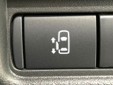 【パワースライドドア】スマートキーや運転席のスイッチでスライドドアの開閉が可能♪電動だから力を入れてドアを開ける必要が無く、小さいお子様でも、重い荷物を持っている時もラクに開け閉めできます♪