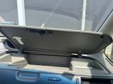 運転席の上部にあるアッパーボックスは、財布や小物などでもすぐに取り出せる便利な収納☆