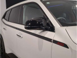【BMWミラー】視認性の高いスタイリッシュなミラー。自動防眩機能も付いており夜間のドライビングをサポートします。