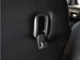 ◆フック◆ちょっとした買い物の袋を吊り下げたり、ゴミ袋を吊り下げられるコンビニフックがあり車内を転がらず便利です!
