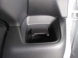運転席側ドリンクホルダー画像です。