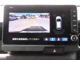 リバース時にはリアカメラにより後方の確認も可能です。「ノーマル・ワイド・トップダウンビュー」の3つから状況に合わせて切り替え可能です。