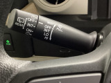 【eコンスイッチ】低燃費運転をサポートするECONモード。スイッチをONすると、エンジンやトランスミッション、A/Cなどを協調制御し、燃費の向上に貢献。エコドライブの効果を高めます。