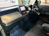 【前方視界】開放的な前方視界!運転がしやすく疲れにくいです♪窓が大きく、見通しがとっても良いおクルマですよ♪