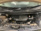 エンジンルームもクリーニング済みできれいですよ。日産の整備士がしっかりと丁寧に点検していますので安心してお乗りいただけます