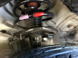 お車を安心してお乗りいただく為には、足回りの定期点検が欠かせません。サービスサポート(有償保証)では無料点検もご提供しており、安心のカーライフをお過ごしいただけるサポート体制が整っています。