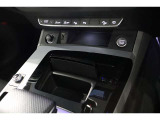 ETC2.0装着済み 高速道路と自動車が情報連携し、渋滞迂回ルート表示、安全運転サポート、災害時の適切な誘導など、多彩な情報サービスを提供します。