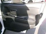 運転席側リヤドア内張。