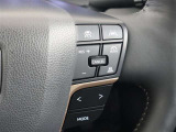 アダプティブクルーズコントロール機能付きです。走行中に先行車の様子を検知しながら、設定した車速の範囲内で先行車との距離のキープを支援します。詳細は販売店スタッフまでおたずねください。