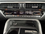 空調はAUTO エアコンですので、温度設定するだけで後は車が管理してくれます。快適な室内空間です!